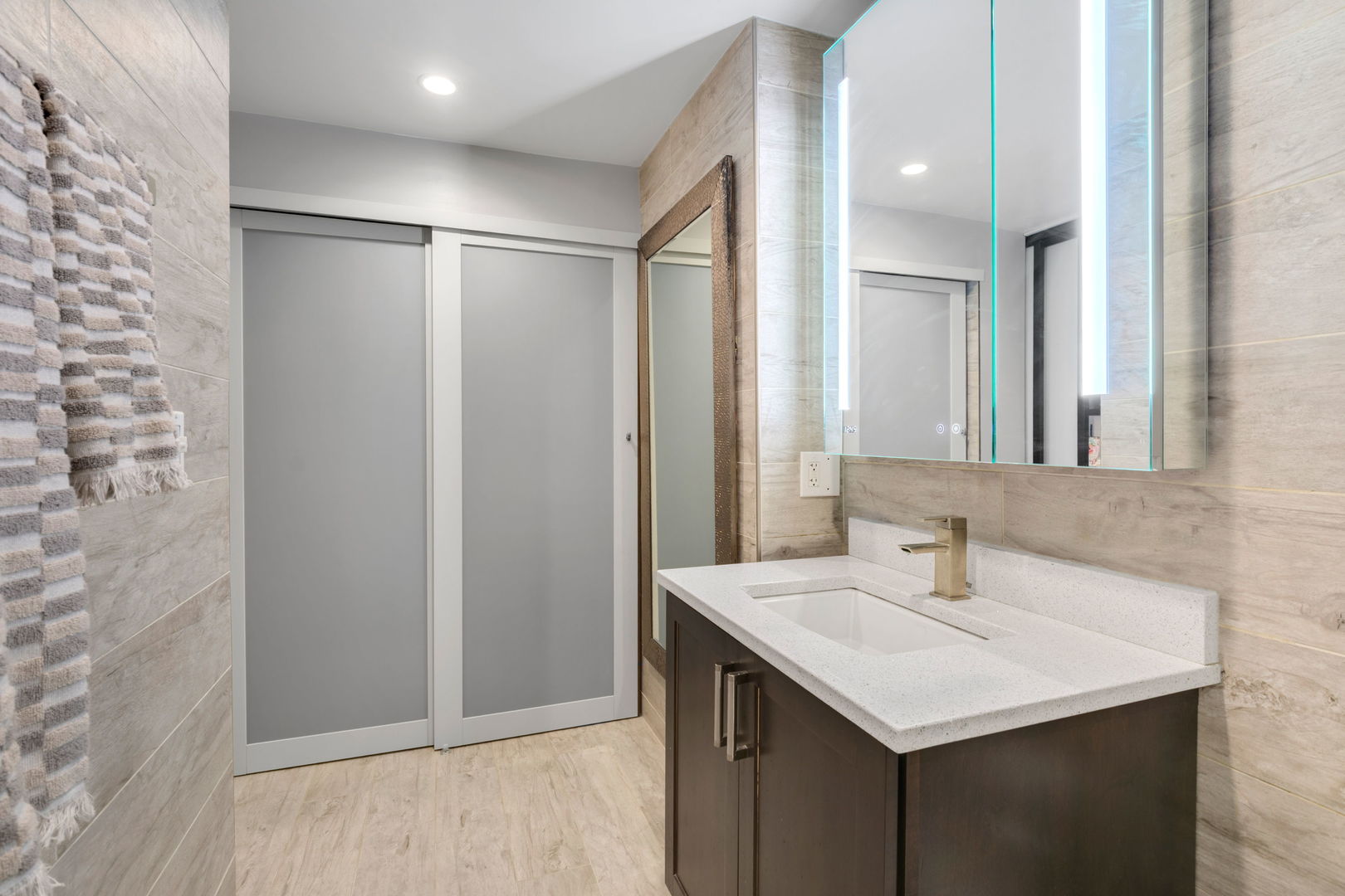 5415 North Sheridan Road, Unit 4010 Chicago, IL 60640 - Photo 11 of 17