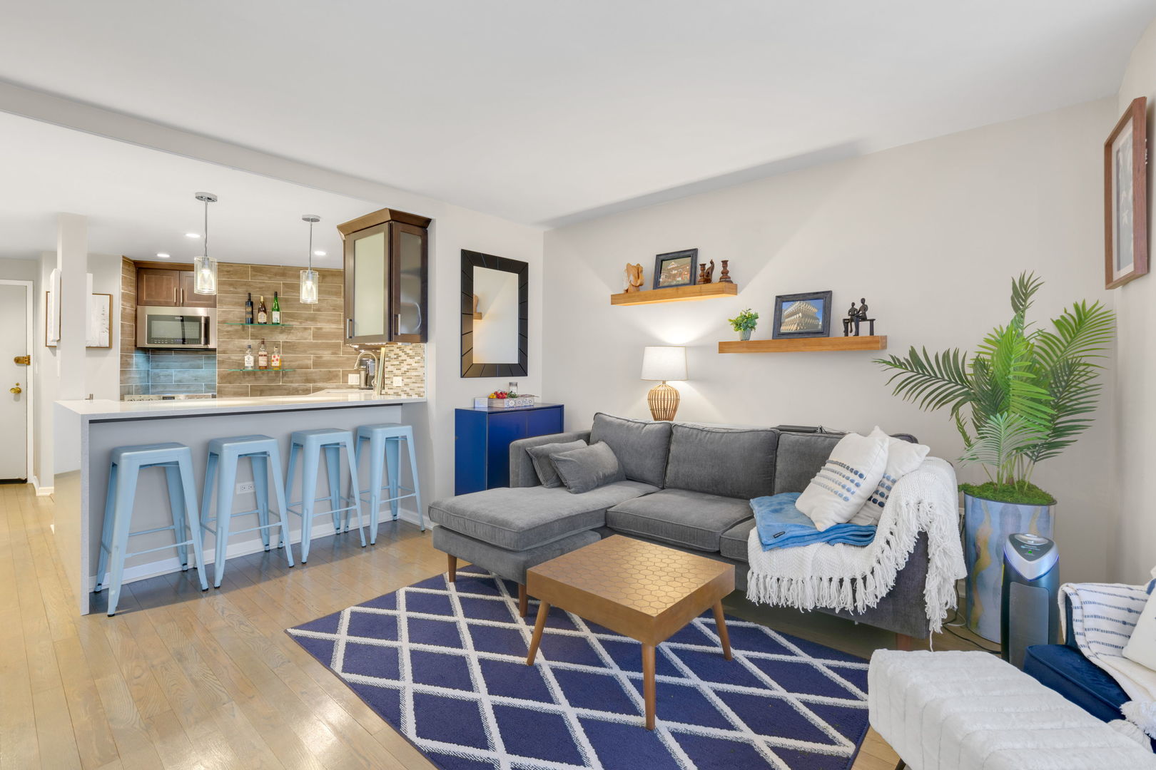 5415 North Sheridan Road, Unit 4010 Chicago, IL 60640 - Photo 4 of 17