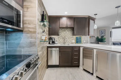 $185,000 | 5415 North Sheridan Road, Unit 4010, Chicago, IL 60640