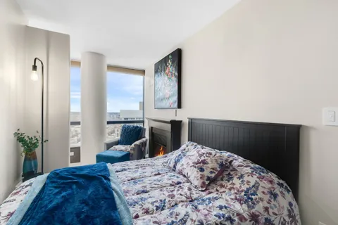 $185,000 | 5415 North Sheridan Road, Unit 4010, Chicago, IL 60640