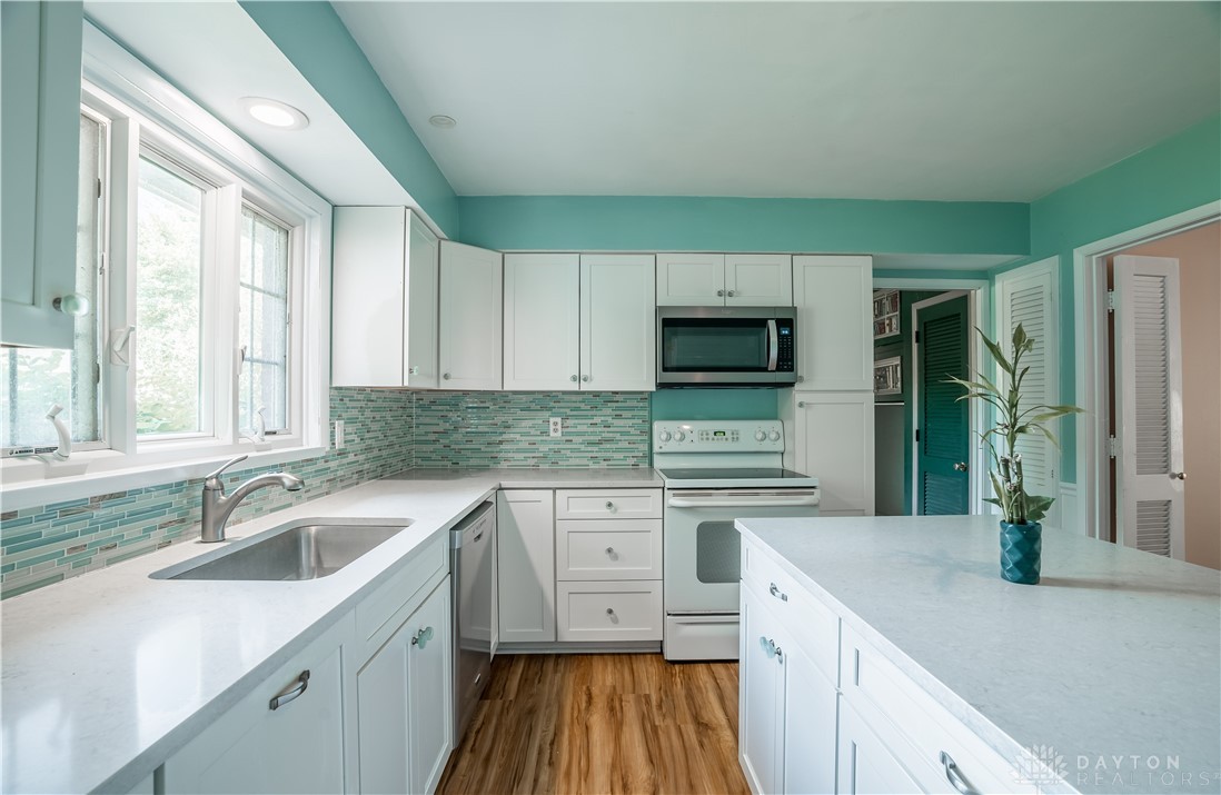 928 East Stroop Road Dayton, OH 45429 - Photo 12 of 27