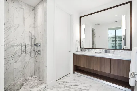 $2,150,000 | 175 Southeast 25th Road, Unit 1604, Miami, FL 33129