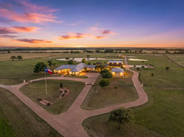 $4,693,600 | 887 Hcr 3110 Street North, Abbott, TX 76621