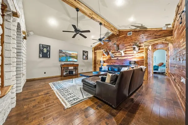 $4,693,600 | 887 Hcr 3110 Street North, Abbott, TX 76621