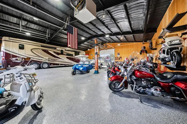 $4,693,600 | 887 Hcr 3110 Street North, Abbott, TX 76621