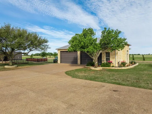 $4,693,600 | 887 Hcr 3110 Street North, Abbott, TX 76621