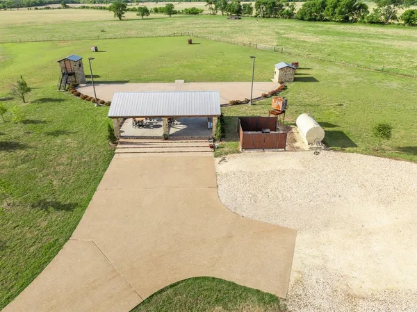$4,693,600 | 887 Hcr 3110 Street North, Abbott, TX 76621