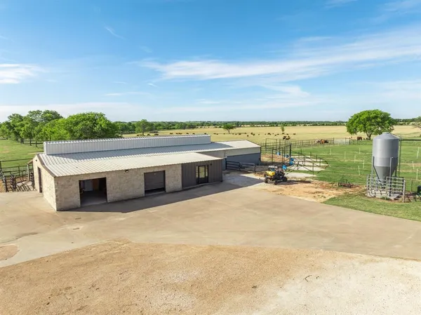 $4,693,600 | 887 Hcr 3110 Street North, Abbott, TX 76621