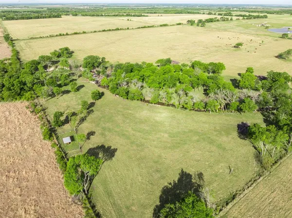 $4,693,600 | 887 Hcr 3110 Street North, Abbott, TX 76621