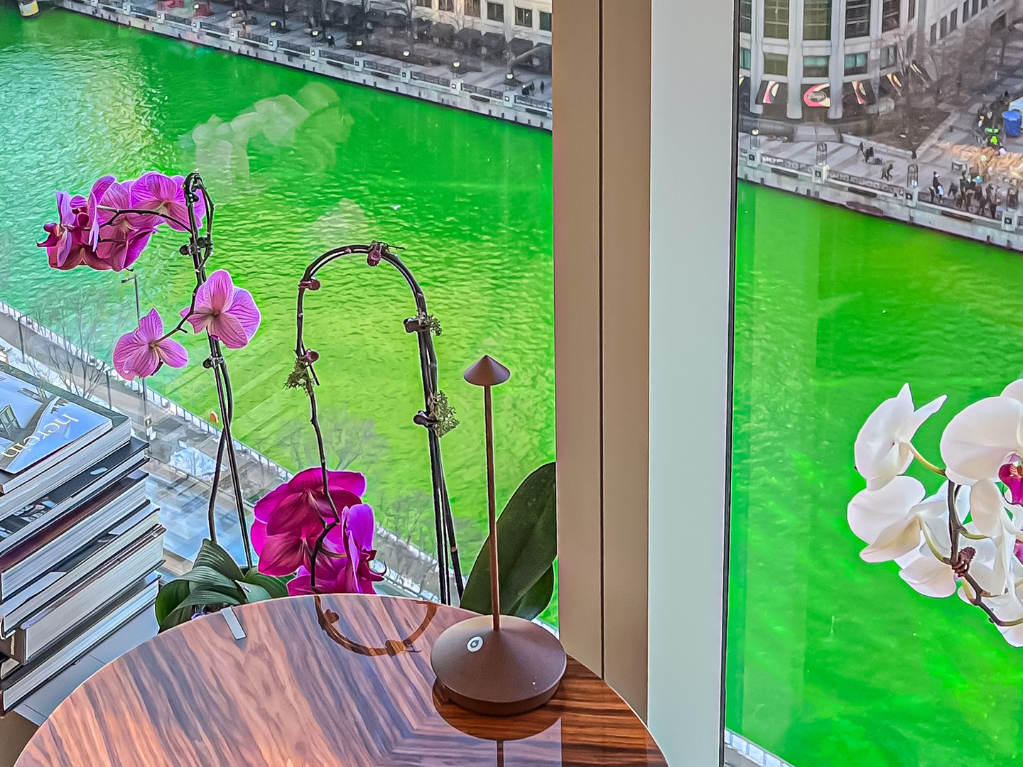 363 East Wacker Drive, Unit 1402 Chicago, IL 60601 - Photo 34 of 75 a view of a table and chairs in the patio