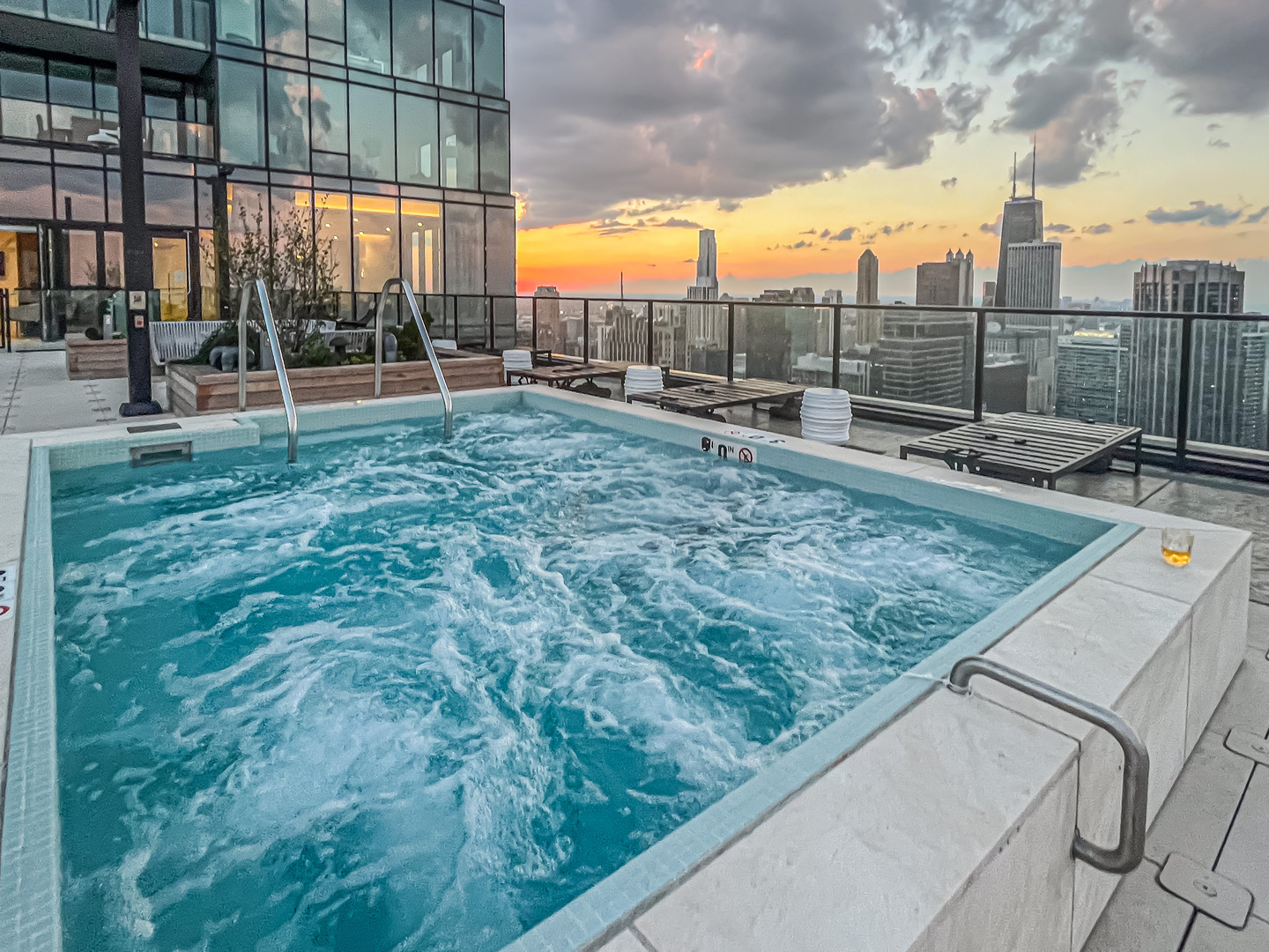 363 East Wacker Drive, Unit 1402 Chicago, IL 60601 - Photo 40 of 75 a view of outdoor space with garden