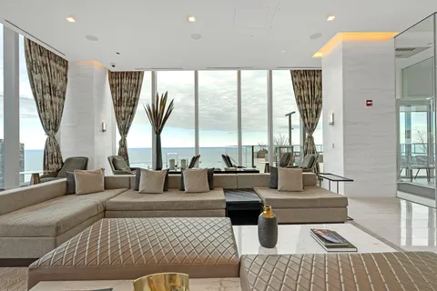 $1,899,000 | 363 East Wacker Drive, Unit 1402, Chicago, IL 60601