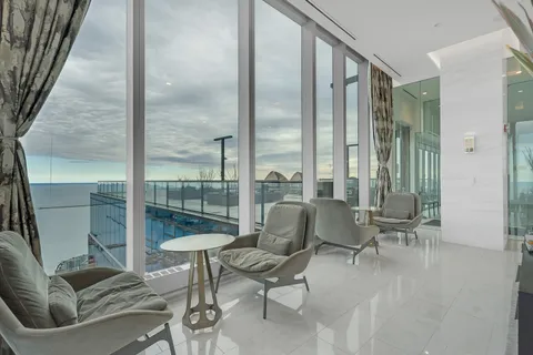 $1,899,000 | 363 East Wacker Drive, Unit 1402, Chicago, IL 60601