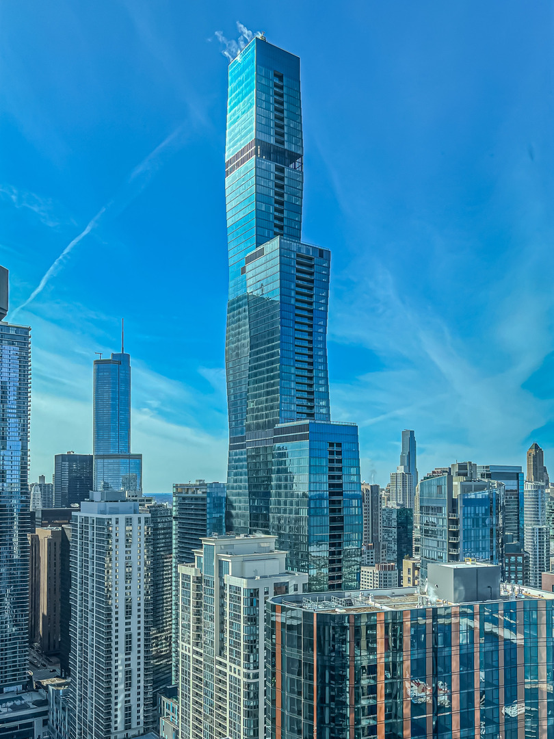 363 East Wacker Drive, Unit 1402 Chicago, IL 60601 - Photo 70 of 75 a view of a building with city view