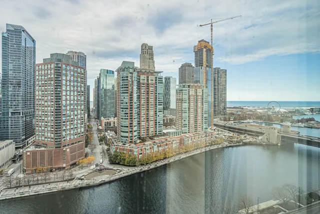 $1,899,000 | 363 East Wacker Drive, Unit 1402, Chicago, IL 60601