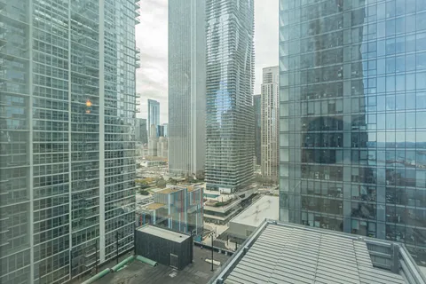 $1,899,000 | 363 East Wacker Drive, Unit 1402, Chicago, IL 60601
