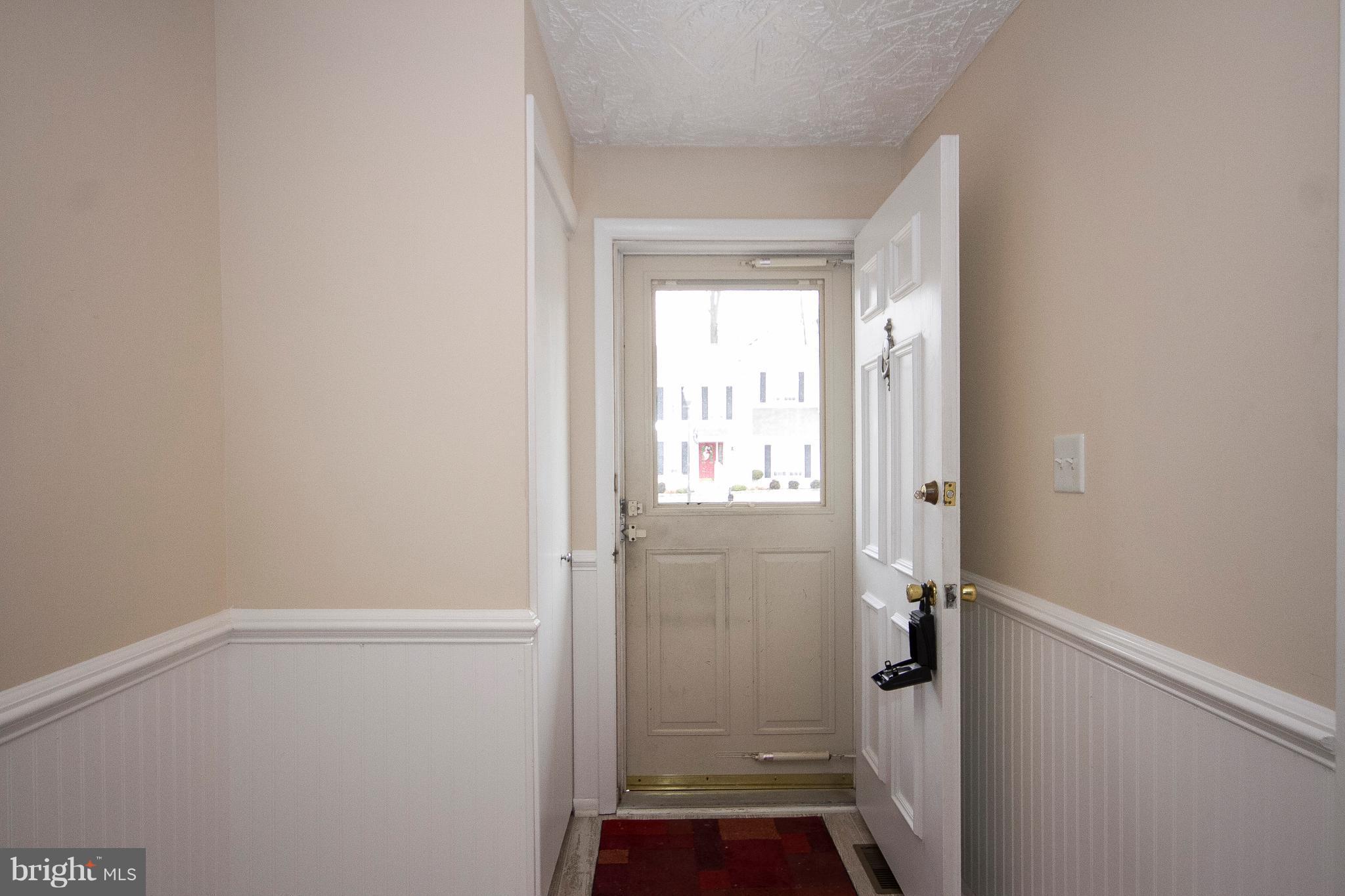 4609 Vicky Road Baltimore, MD 21236 - Photo 3 of 23 Front Hallway