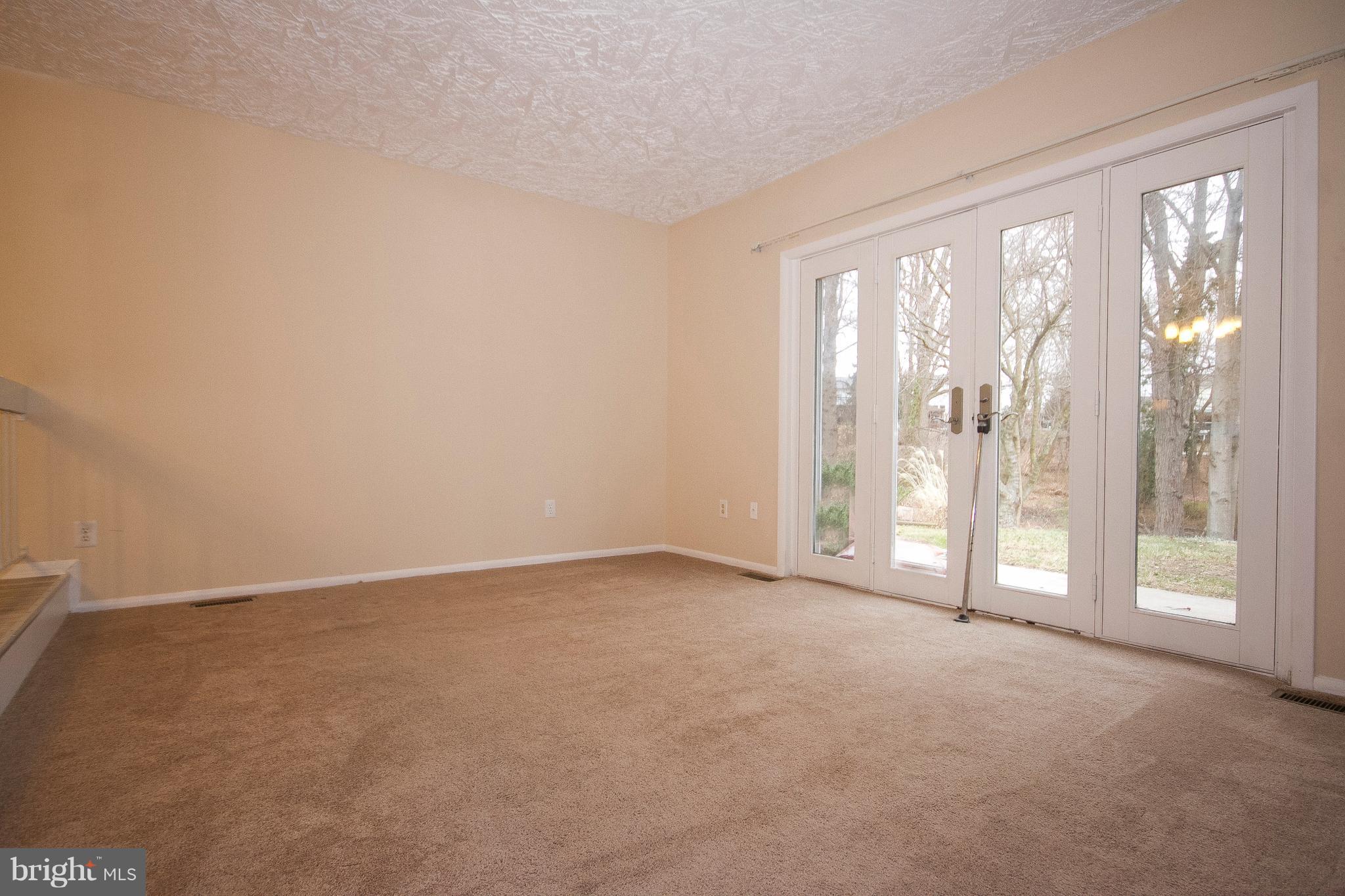 4609 Vicky Road Baltimore, MD 21236 - Photo 7 of 23 Living Room