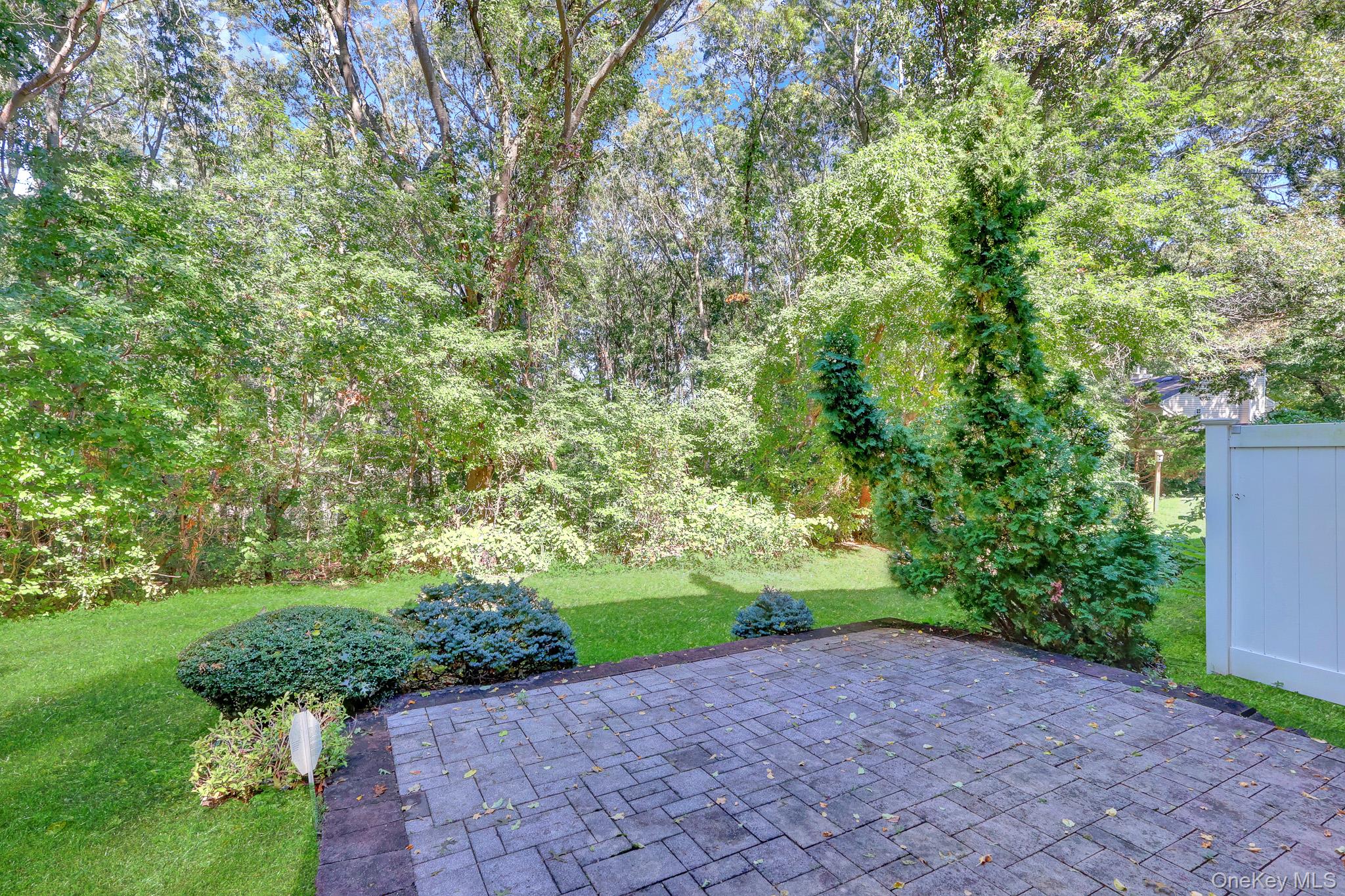 32 Huntington Commons Yaphank, NY 11980 - Photo 20 of 21 Gallery Image 20