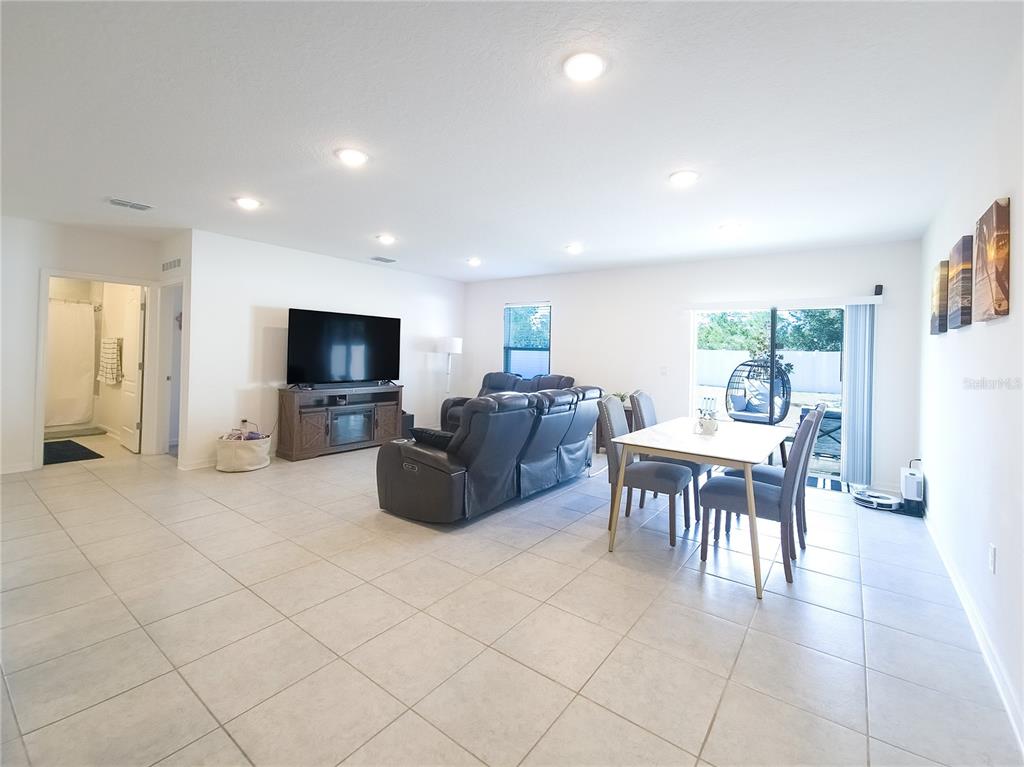 8 Rocking Lane Palm Coast, FL 32164 - Photo 2 of 21