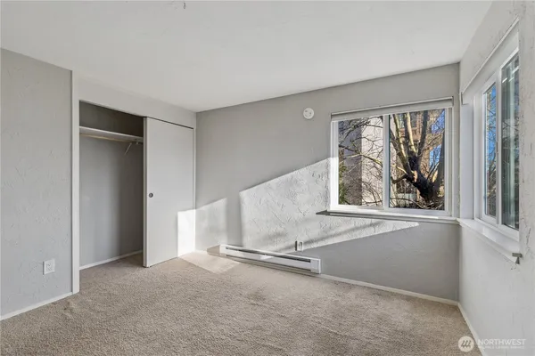 $1,995 | 2100 North 106th Street, Unit 304, Seattle, WA 98133