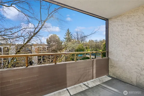 $1,995 | 2100 North 106th Street, Unit 304, Seattle, WA 98133