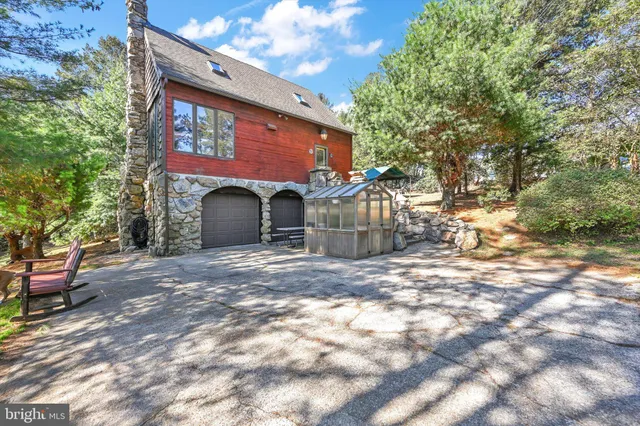 $325,000 | 60 South Street, Lavelle, PA 17921