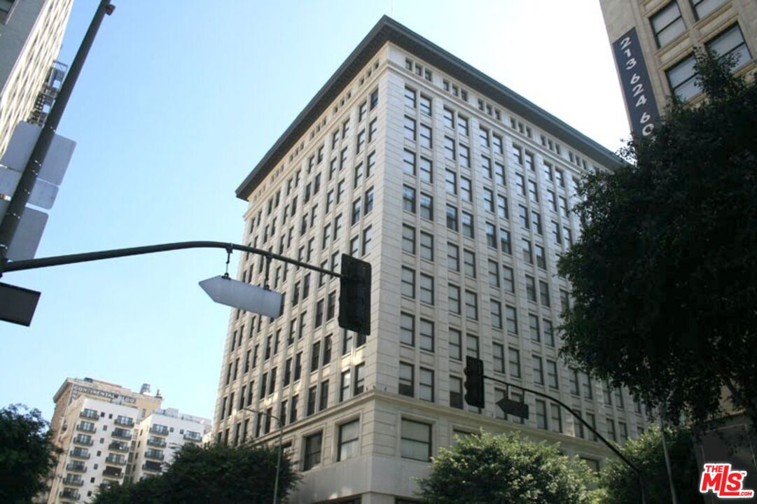 460 South Spring Street, Unit 1211 Los Angeles, CA 90013 - Photo 5 of 26 a view of a building