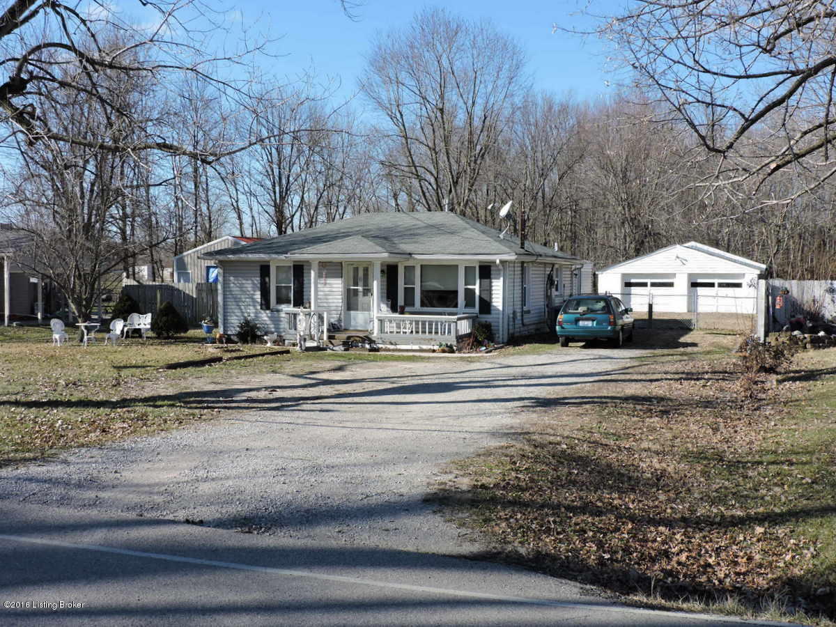 1111 Penile Road Louisville, KY 40272 - Photo 3 of 26 Long Driveway