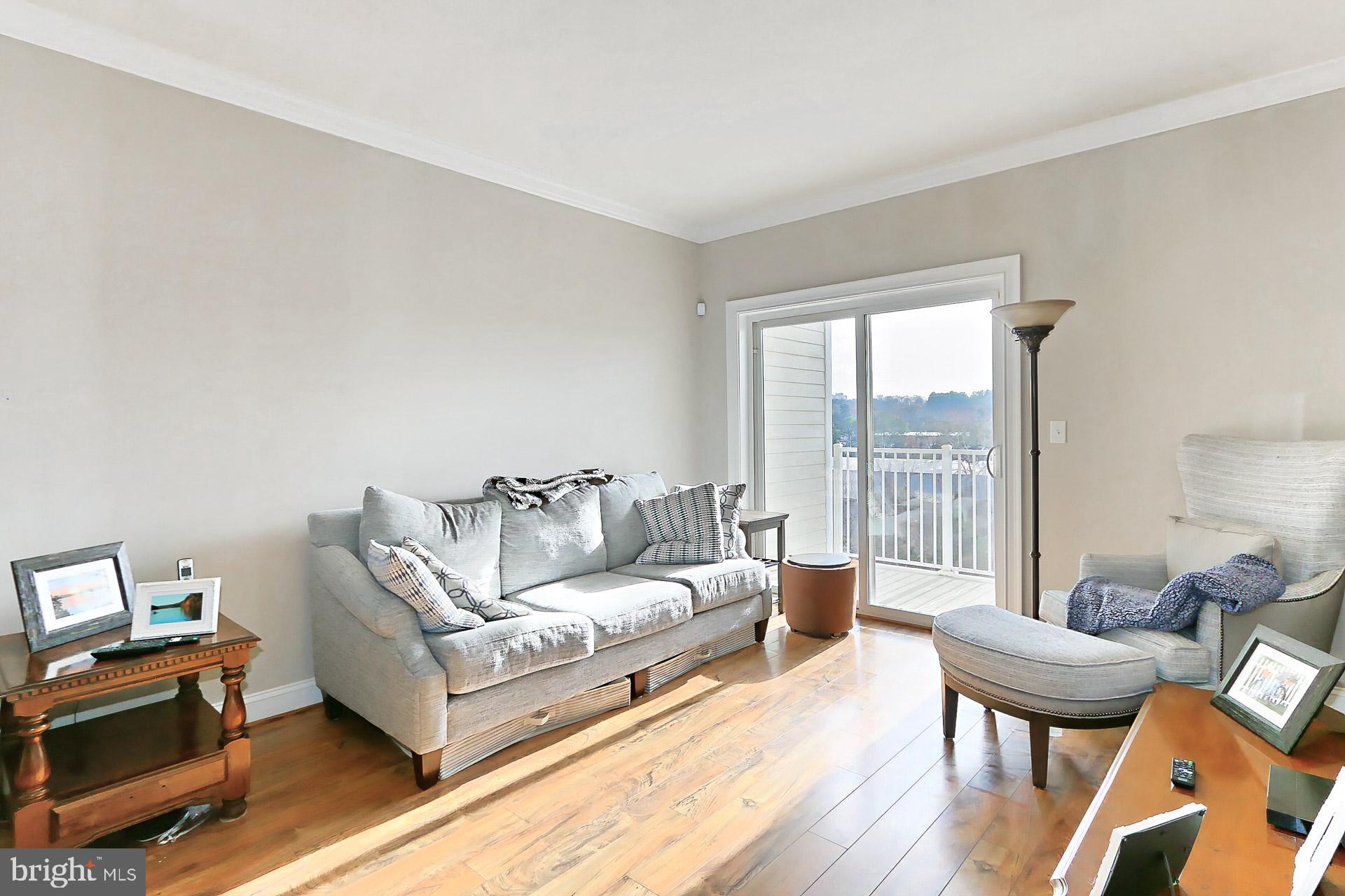 6301 Edsall Road, Unit 605 Alexandria, VA 22312 - Photo 10 of 36 Light & bright living area