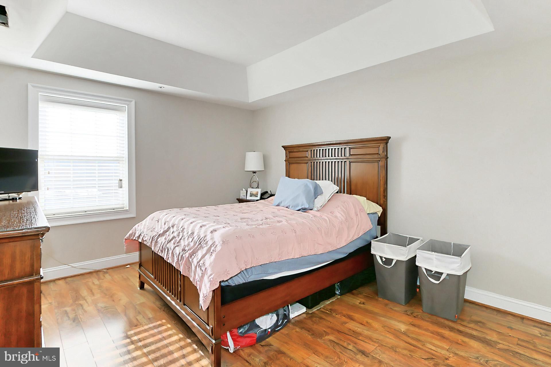 6301 Edsall Road, Unit 605 Alexandria, VA 22312 - Photo 19 of 36 Large bedroom