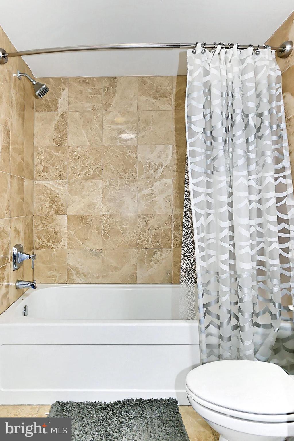 6301 Edsall Road, Unit 605 Alexandria, VA 22312 - Photo 25 of 36