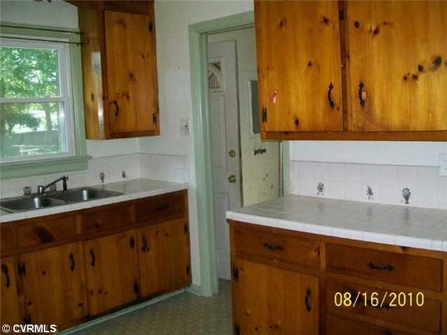 2307 Tignor Road Richmond, VA 23224 - Photo 3 of 6 Gallery Image 3