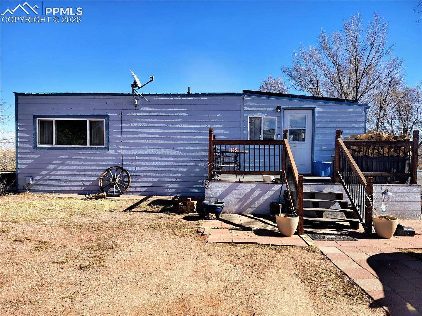 side door into enclosed porch/ family room
