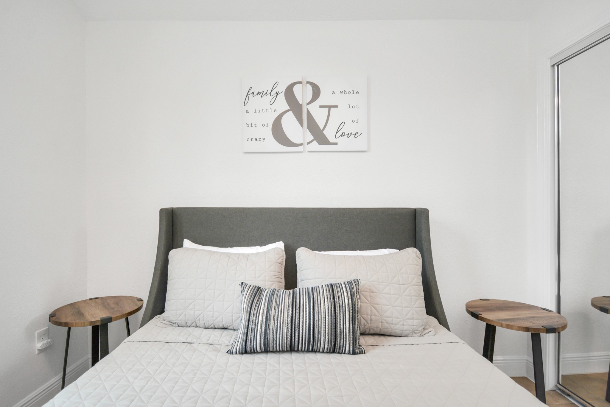 7830 Pardee Street Houston, TX 77028 - Photo 19 of 24 a bed room with a bed and painting on the wall