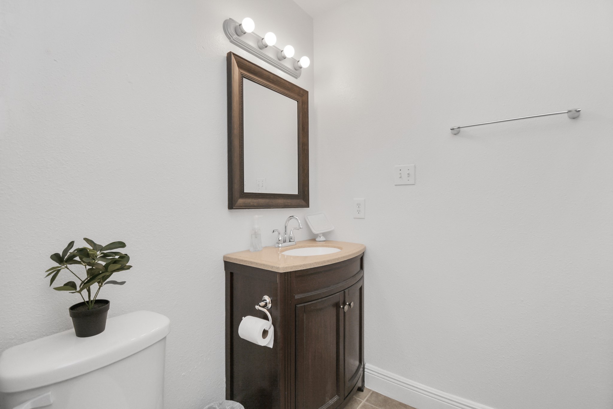 7830 Pardee Street Houston, TX 77028 - Photo 22 of 24 a bathroom with a sink and a mirror