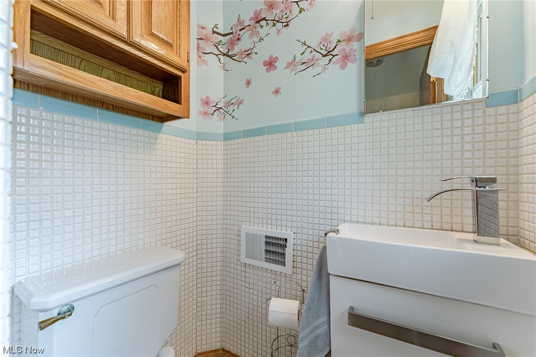4034 Bluestone Road Cleveland Heights, OH 44121 - Photo 11 of 34
