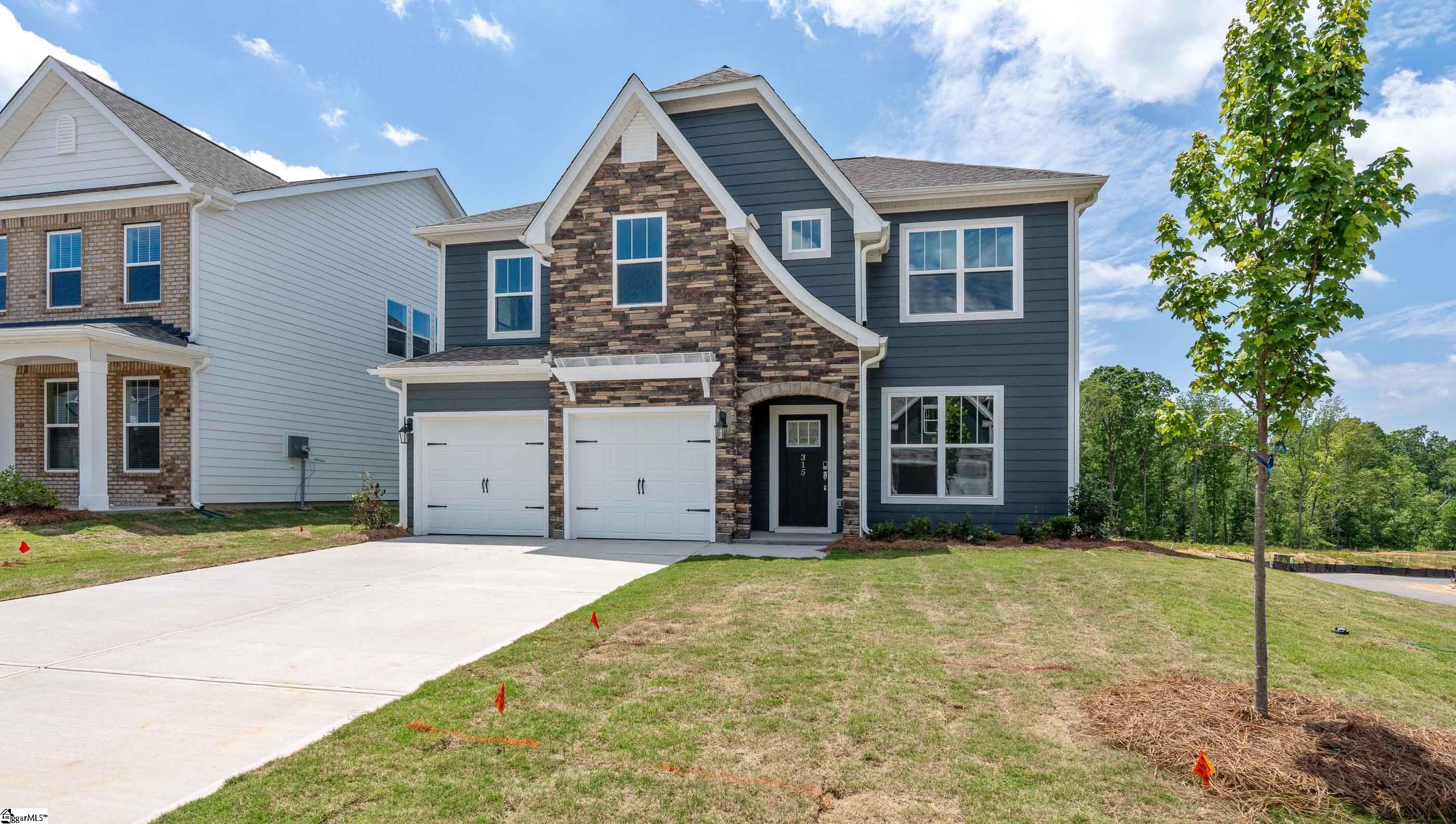315 Fiery Road Greenville, SC 29607 - Photo 3 of 40 Gallery Image 3