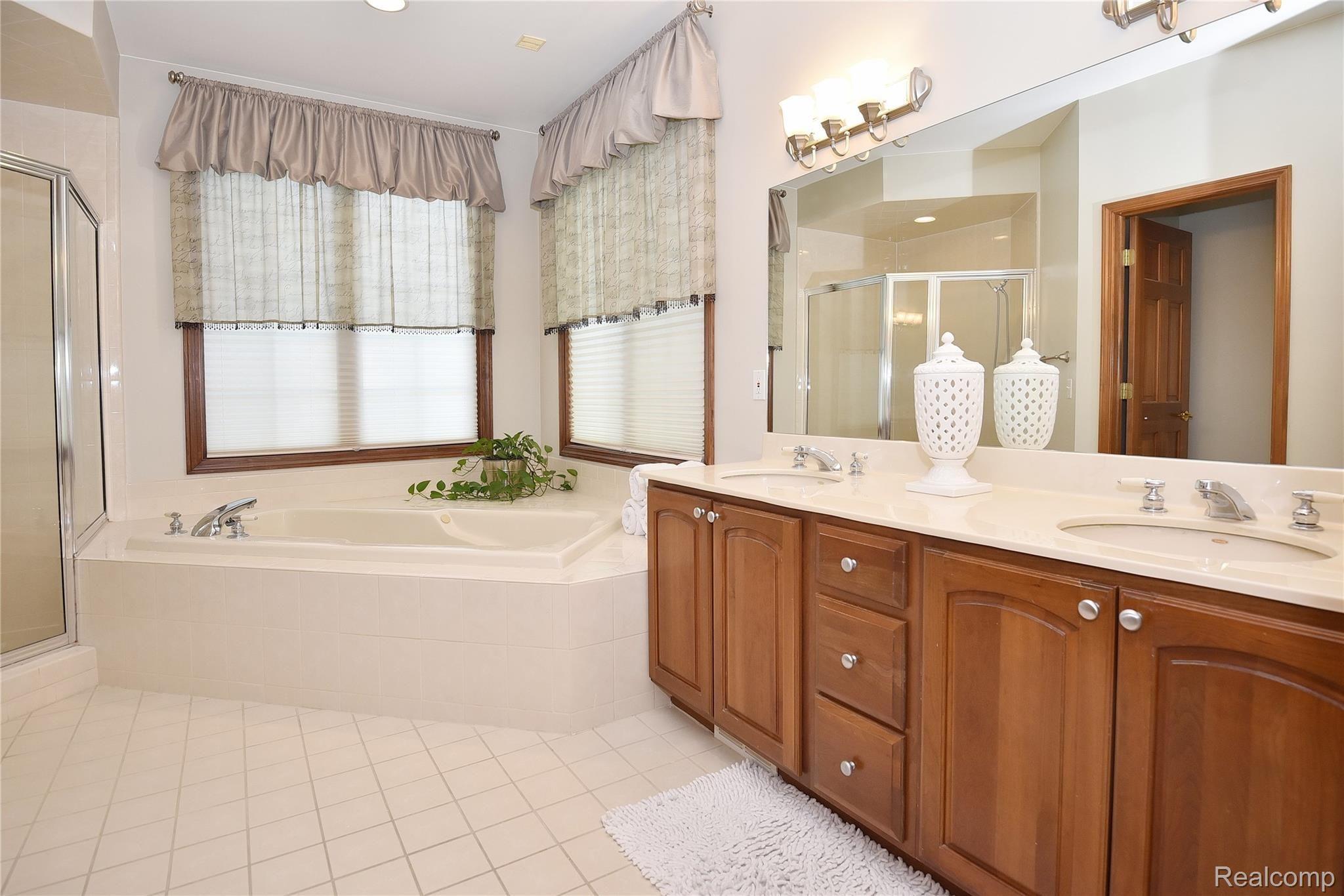 3587 Vineyard Springs Court Rochester, MI 48306 - Photo 21 of 39 3587 Vineyard Springs_20.JPG