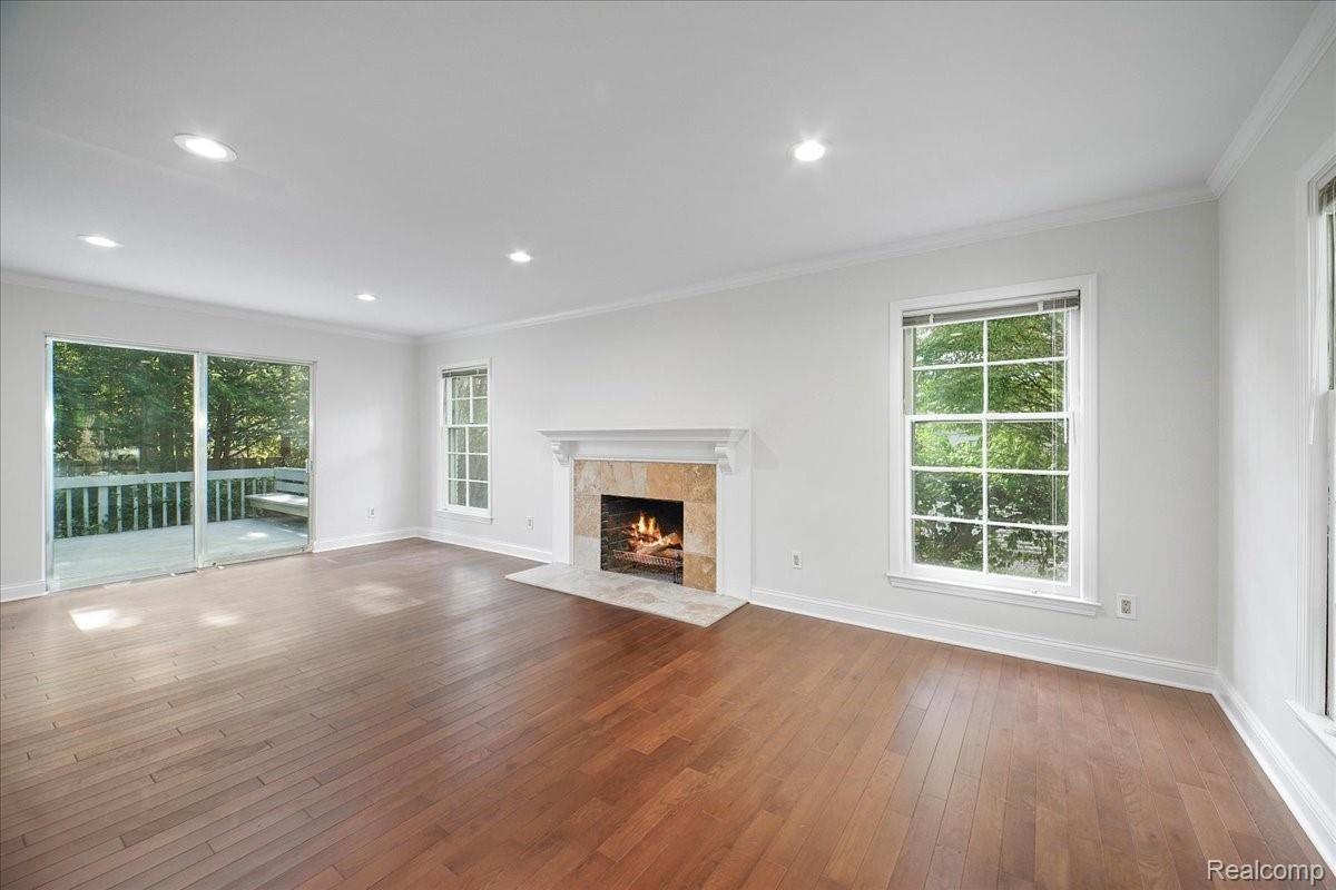 2235 West Maple Road Birmingham, MI 48009 - Photo 9 of 33 05-Living Room.jpg