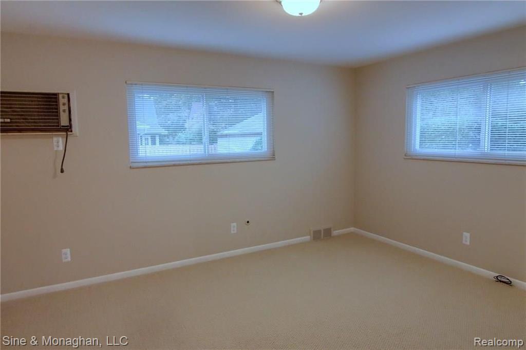 886 Harcourt Road Grosse Pointe Park, MI 48230 - Photo 12 of 39