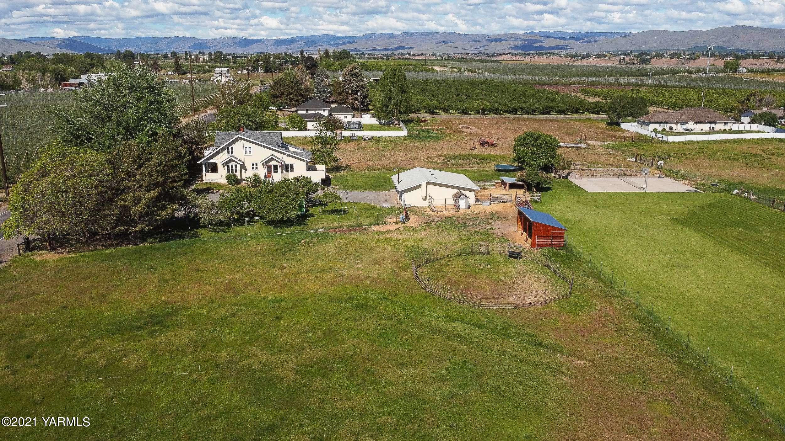 11805 Occidental Road Yakima, WA 98908 - Photo 50 of 51 a view of a lake with a mountain