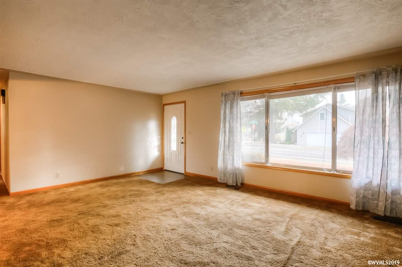 4017 Lone Oak Road Southeast Salem, OR 97302 - Photo 5 of 31 Gallery Image 5