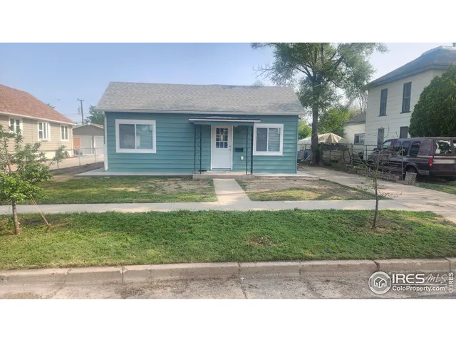 a view of a backyard with a garden and plants