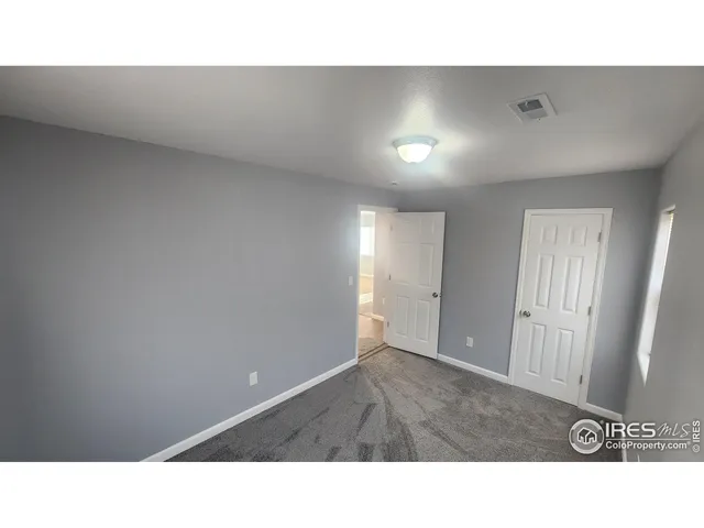 a black and white photo of a living room