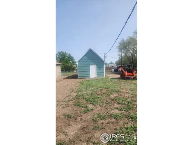 a view of a house with a backyard