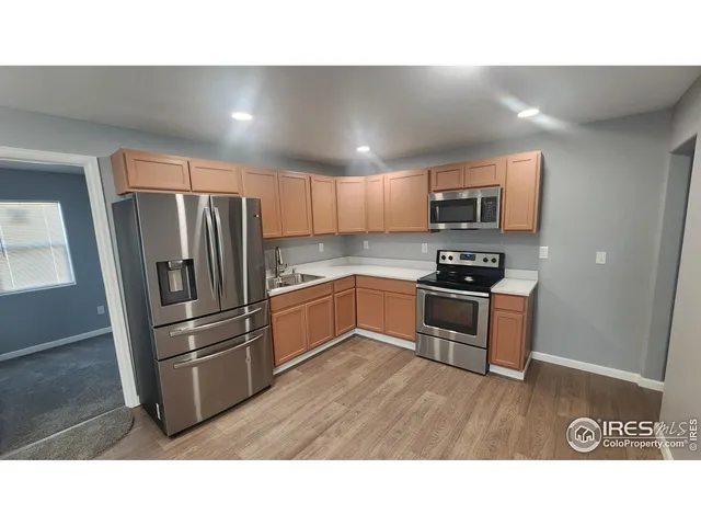 a black and white photo of a living room