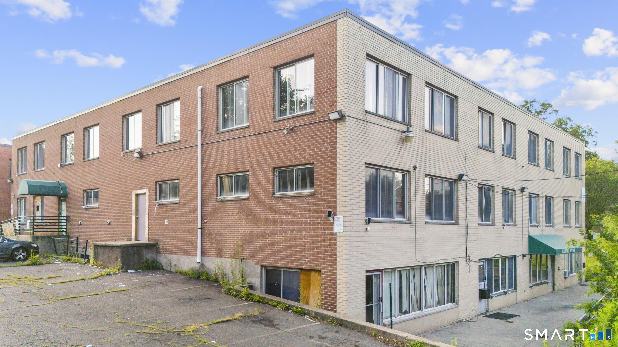 621 Farmington Avenue Hartford, CT 06105 - Photo 3 of 39