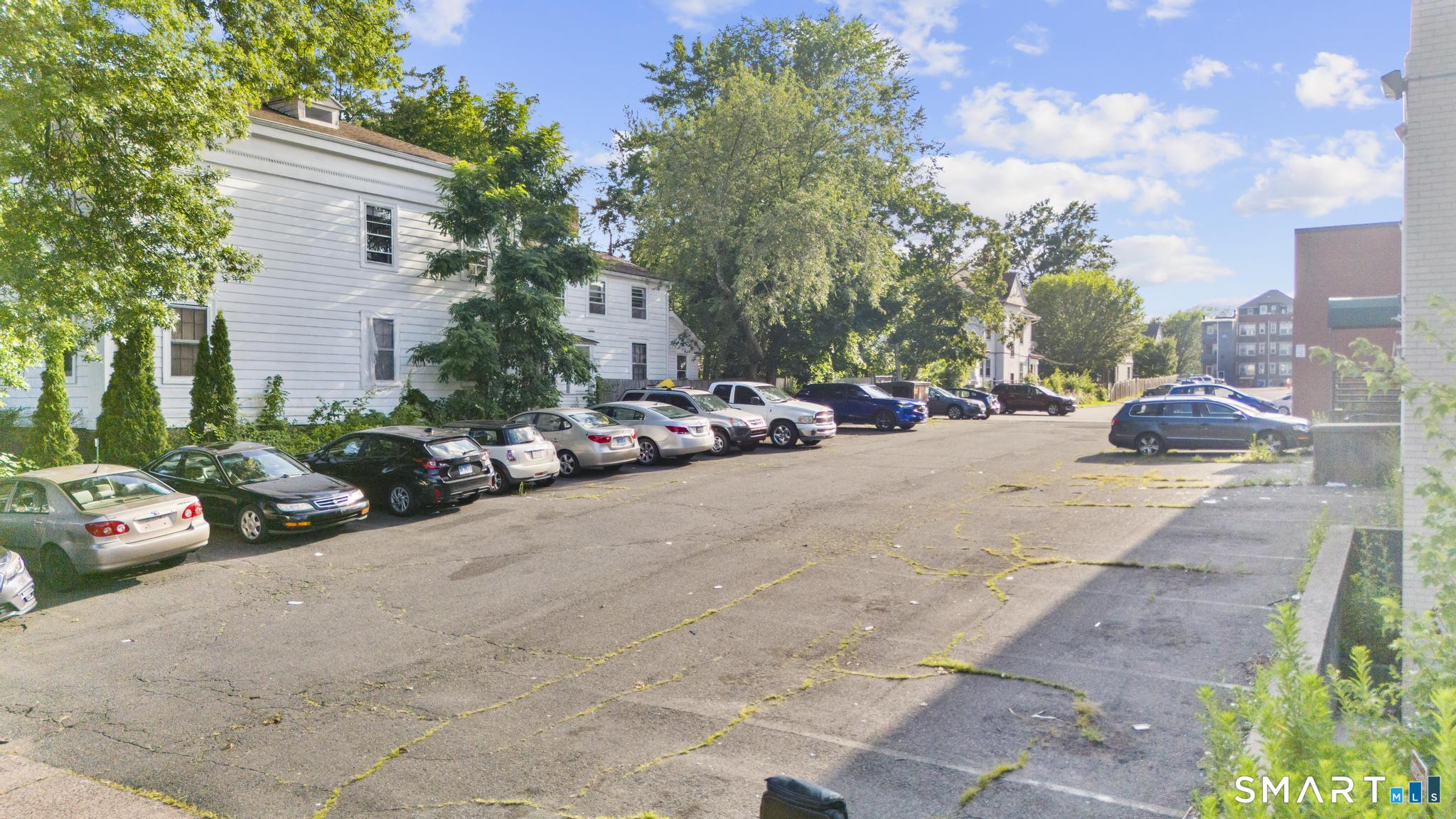 621 Farmington Avenue Hartford, CT 06105 - Photo 5 of 39