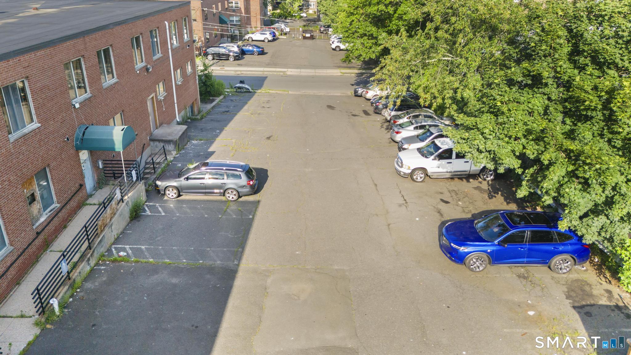 621 Farmington Avenue Hartford, CT 06105 - Photo 6 of 39